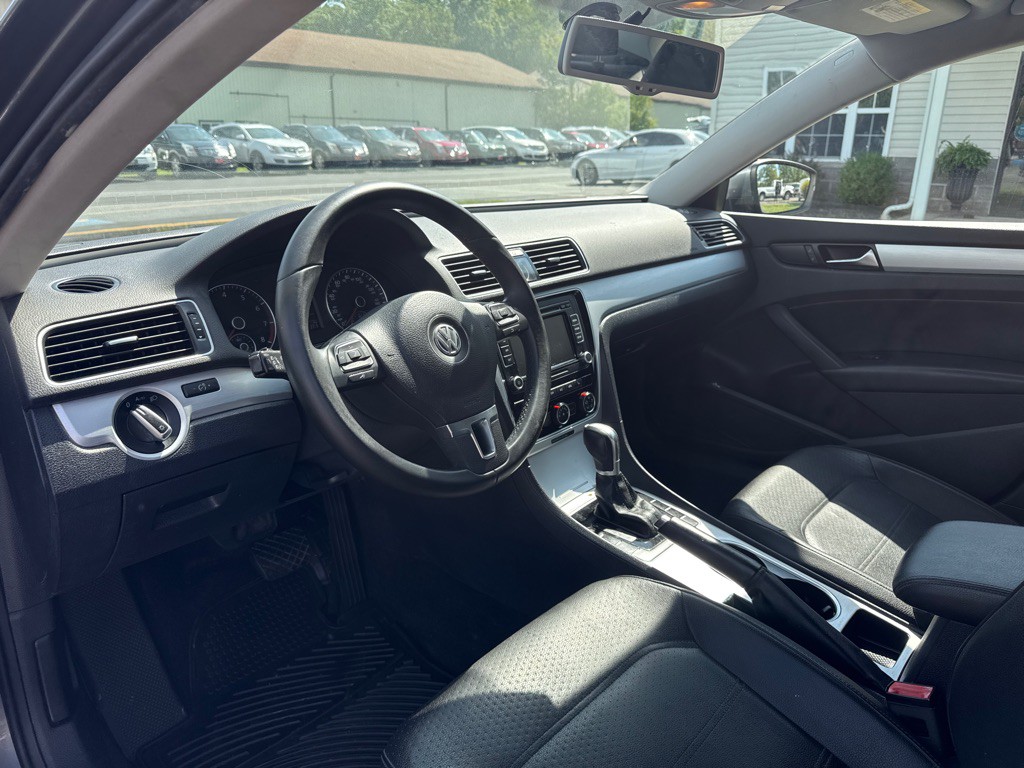 2013 Volkswagen Passat Image 14