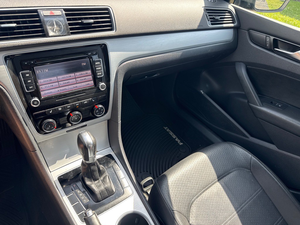 2013 Volkswagen Passat Image 15