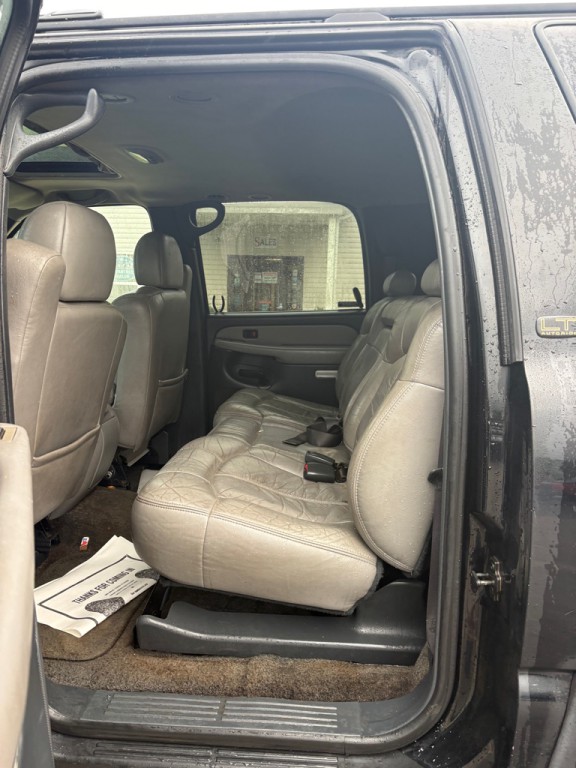 2001 Chevrolet Suburban Image 10