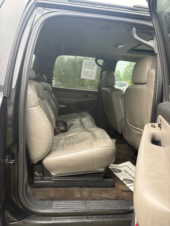 2001 Chevrolet Suburban Image 12