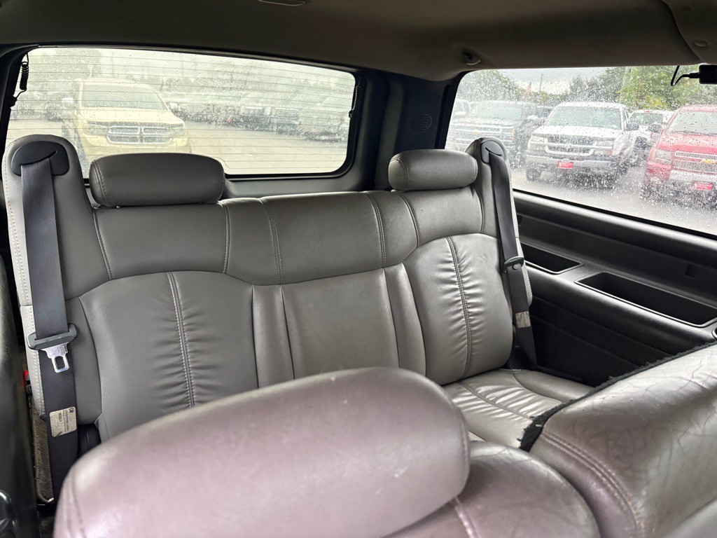 2001 Chevrolet Suburban Image 13