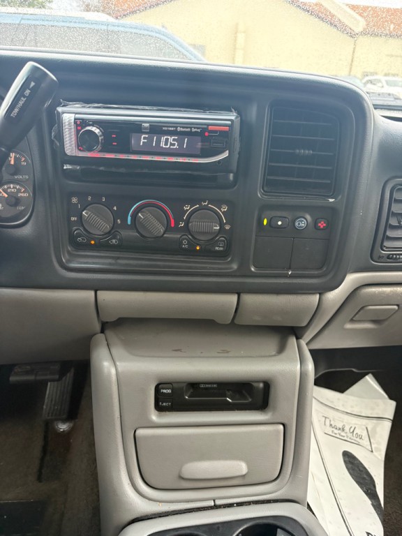 2001 Chevrolet Suburban Image 16