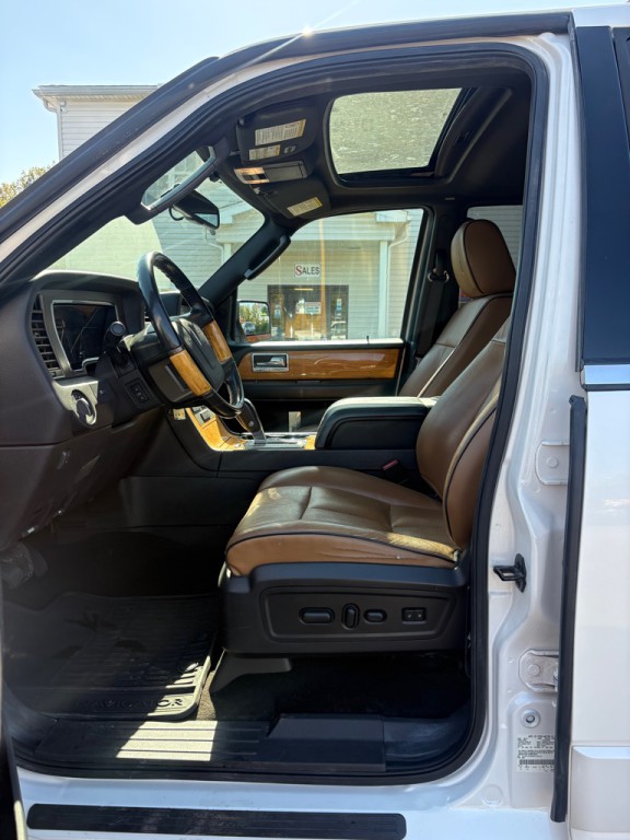 2014 Lincoln Navigator Image 9