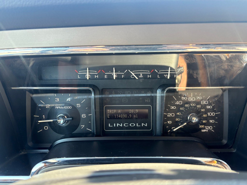2014 Lincoln Navigator Image 16