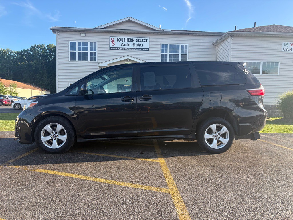 2020 Toyota Sienna Image 1