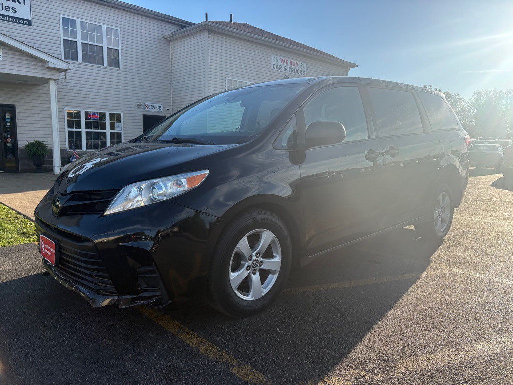 2020 Toyota Sienna Image 2