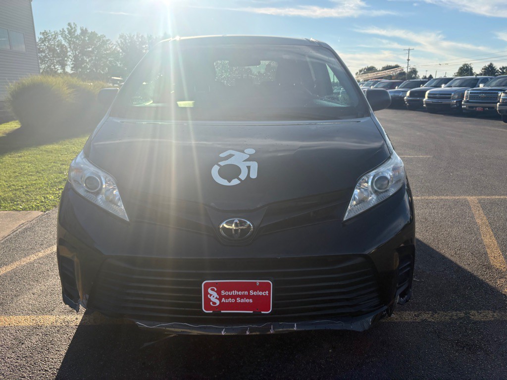 2020 Toyota Sienna Image 3