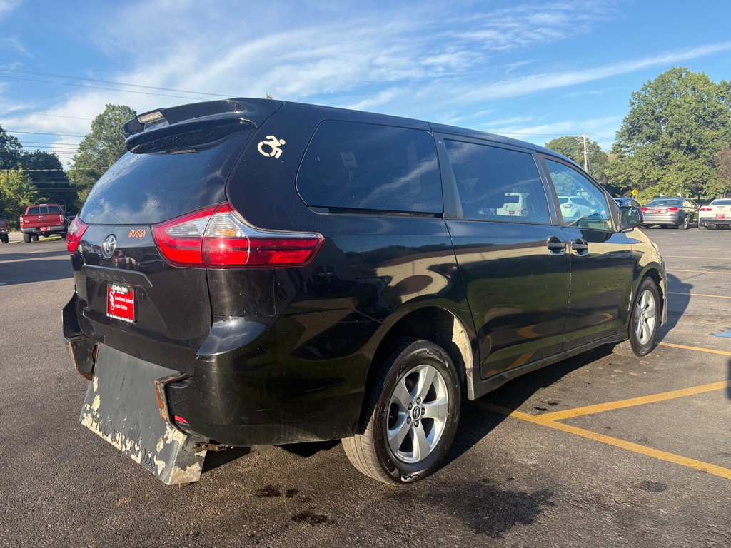 2020 Toyota Sienna Image 6