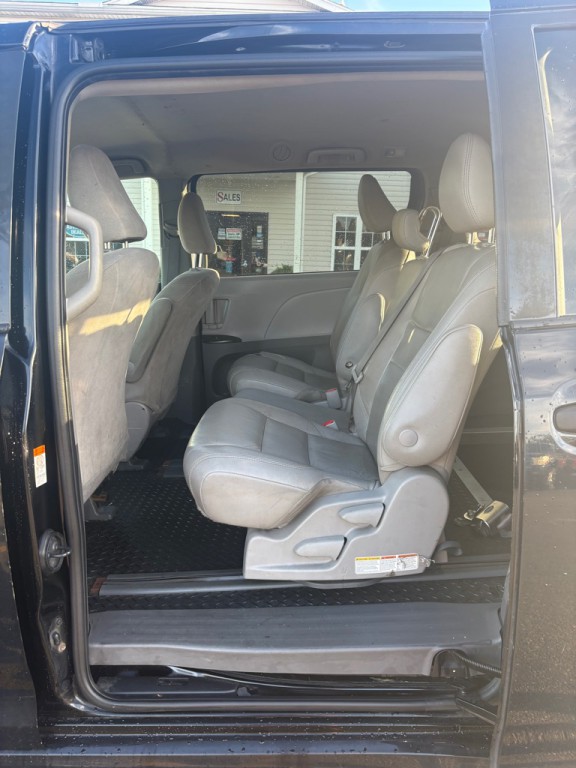 2020 Toyota Sienna Image 10