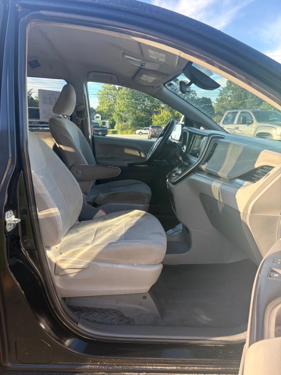 2020 Toyota Sienna Image 11