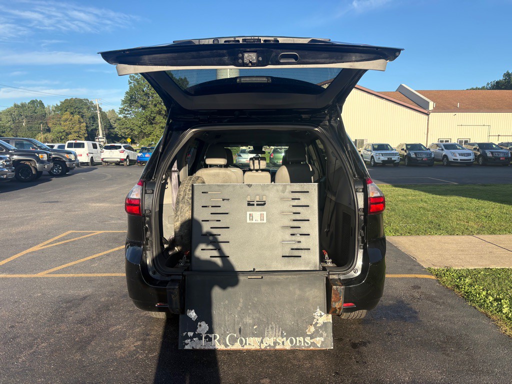 2020 Toyota Sienna Image 14