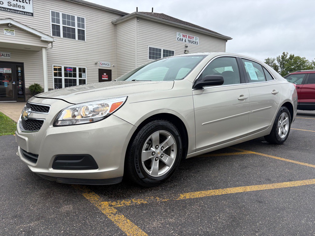 2013 Chevrolet Malibu Image 2