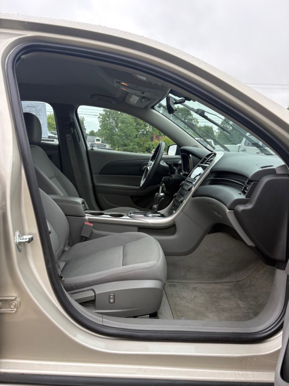 2013 Chevrolet Malibu Image 11
