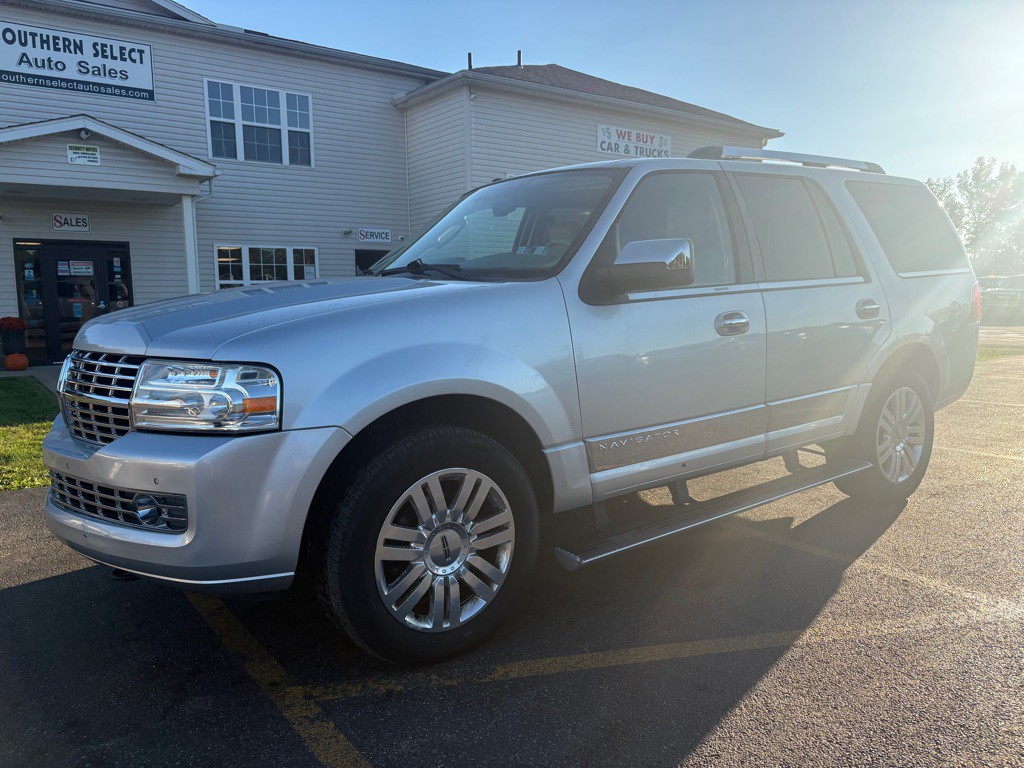 2012 Lincoln Navigator Image 2
