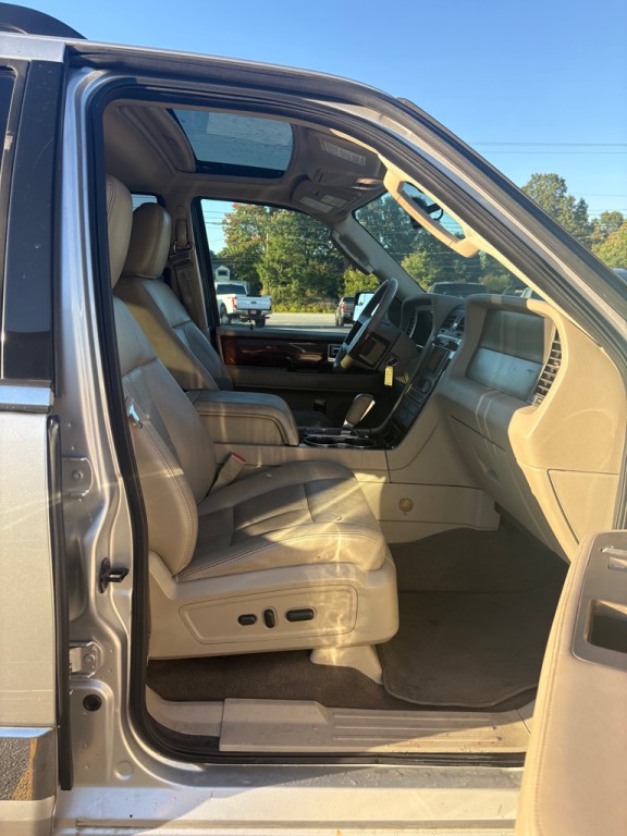 2012 Lincoln Navigator Image 11