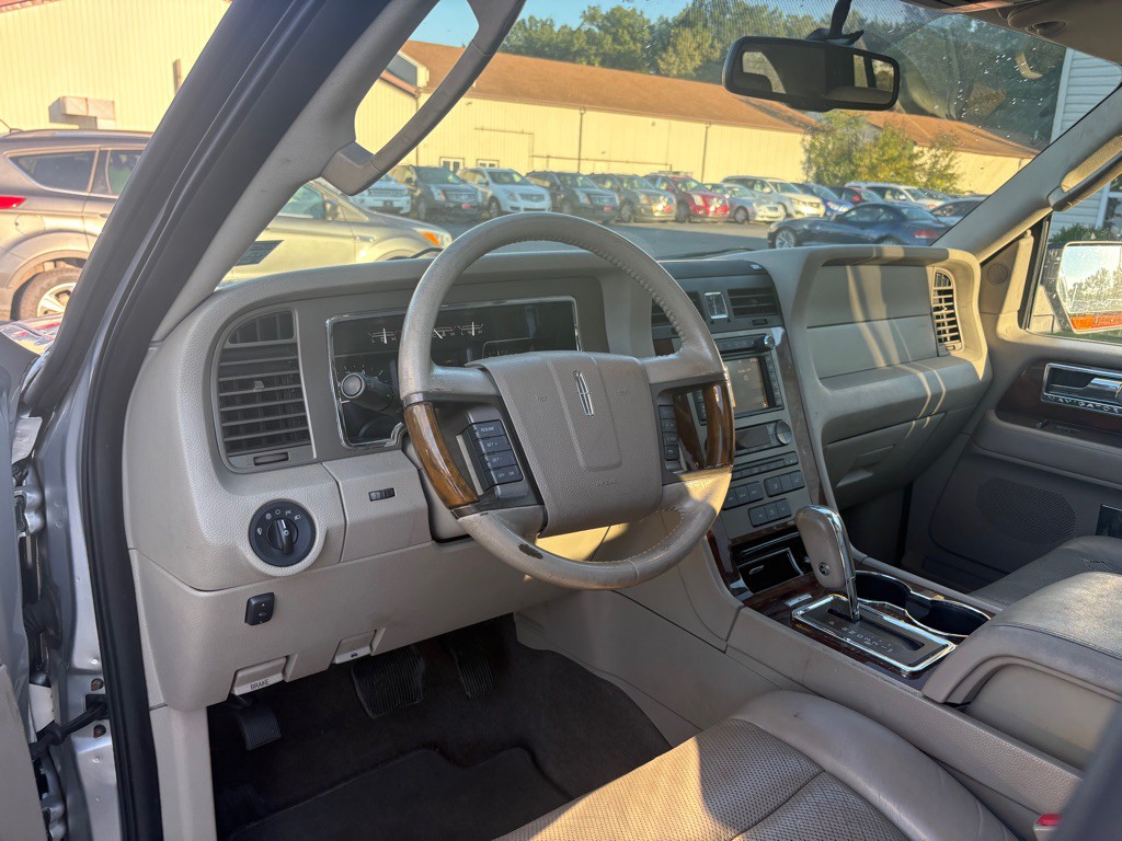 2012 Lincoln Navigator Image 14