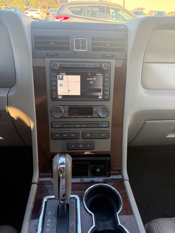 2012 Lincoln Navigator Image 16