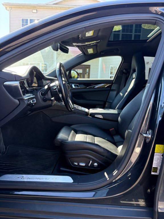 2019 Porsche Panamera Image 10