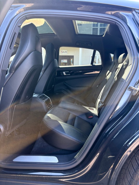 2019 Porsche Panamera Image 11