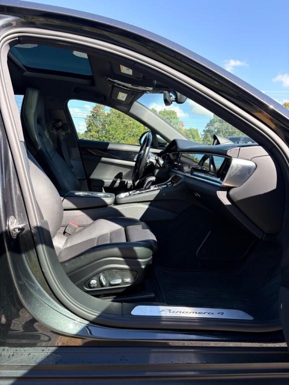 2019 Porsche Panamera Image 12