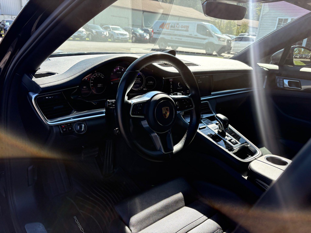 2019 Porsche Panamera Image 16