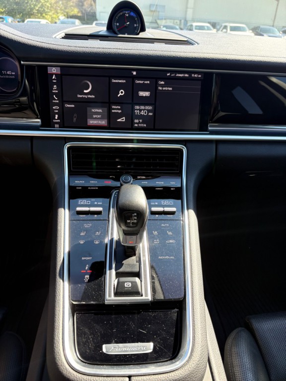 2019 Porsche Panamera Image 18