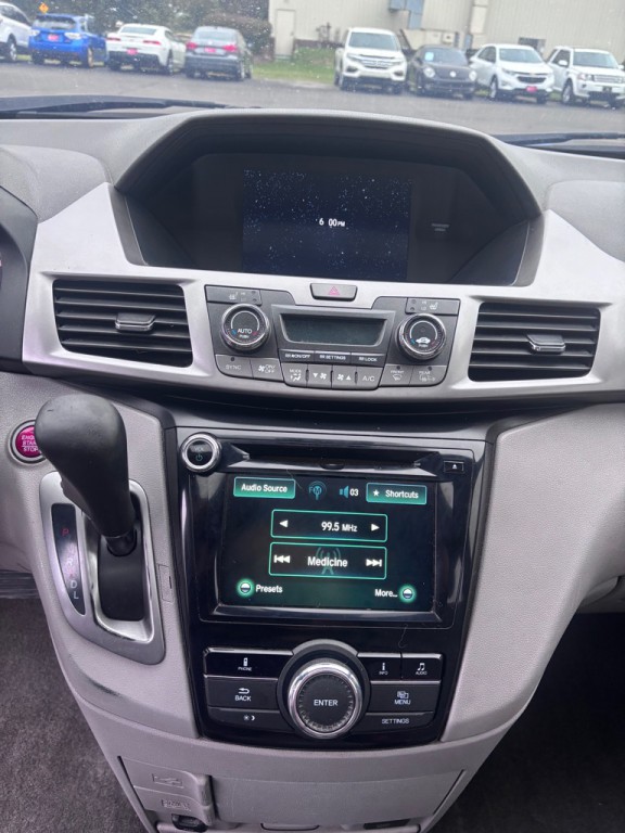 2016 Honda Odyssey Image 18
