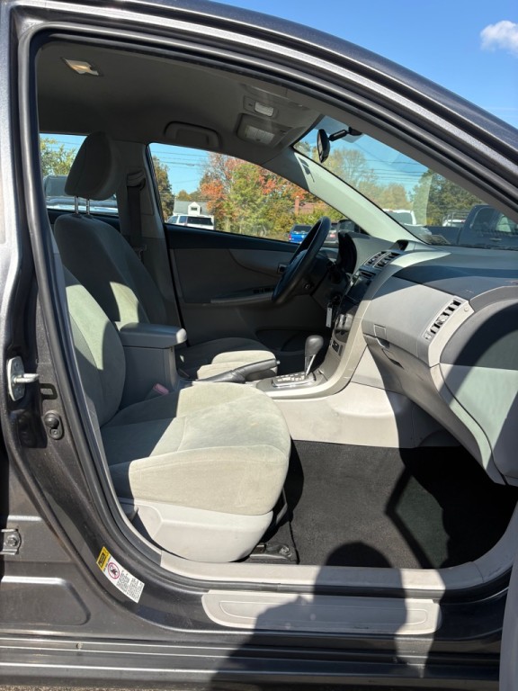 2013 Toyota Corolla Image 11