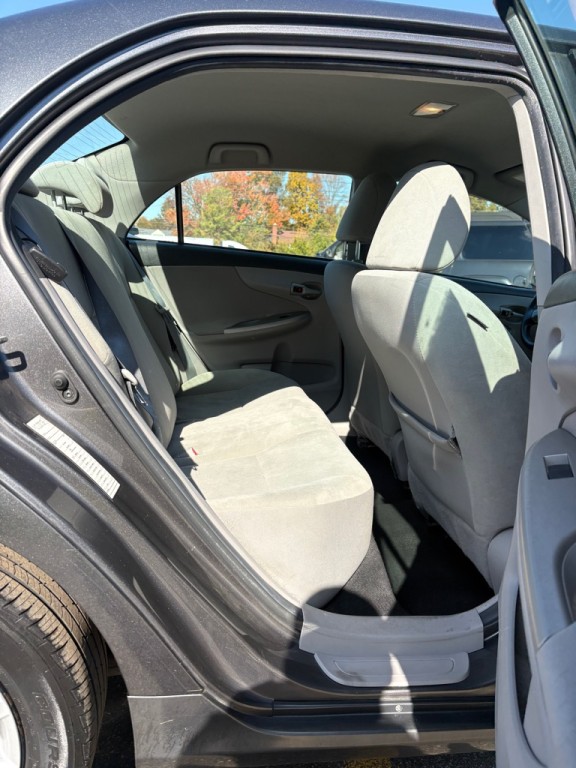 2013 Toyota Corolla Image 12