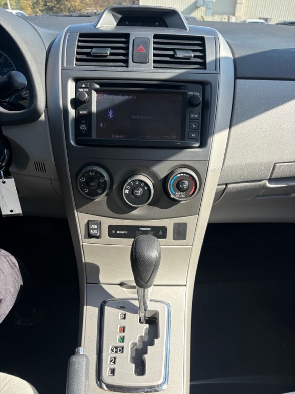 2013 Toyota Corolla Image 15