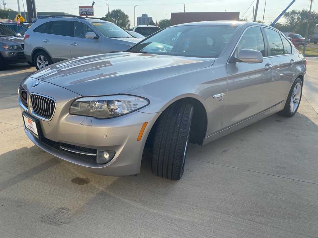 2011 BMW 5 Series Image 1