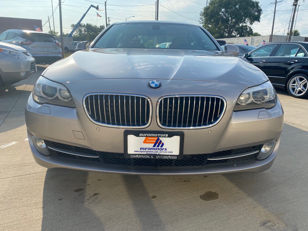 2011 BMW 5 Series Image 2