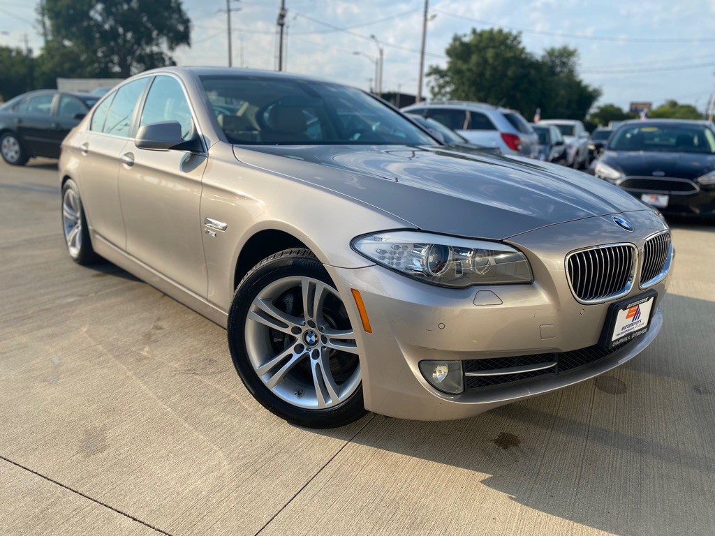 2011 BMW 5 Series Image 3