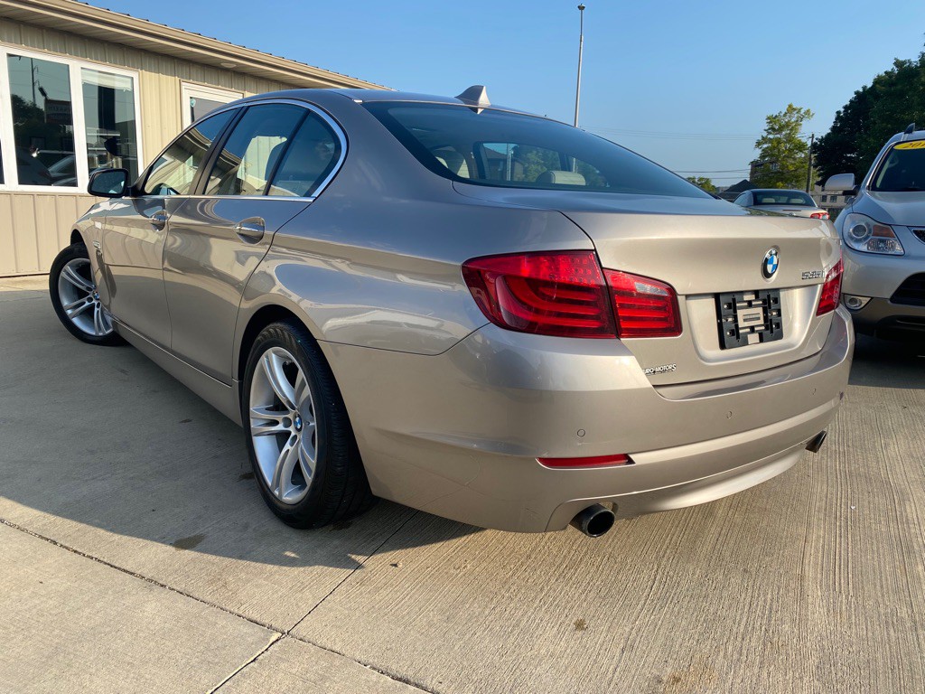 2011 BMW 5 Series Image 5