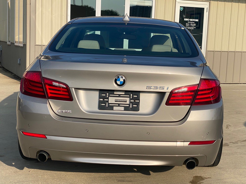 2011 BMW 5 Series Image 6