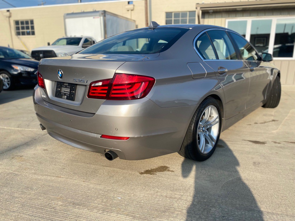 2011 BMW 5 Series Image 7