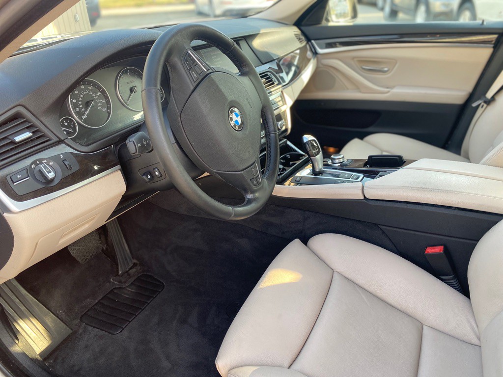 2011 BMW 5 Series Image 9