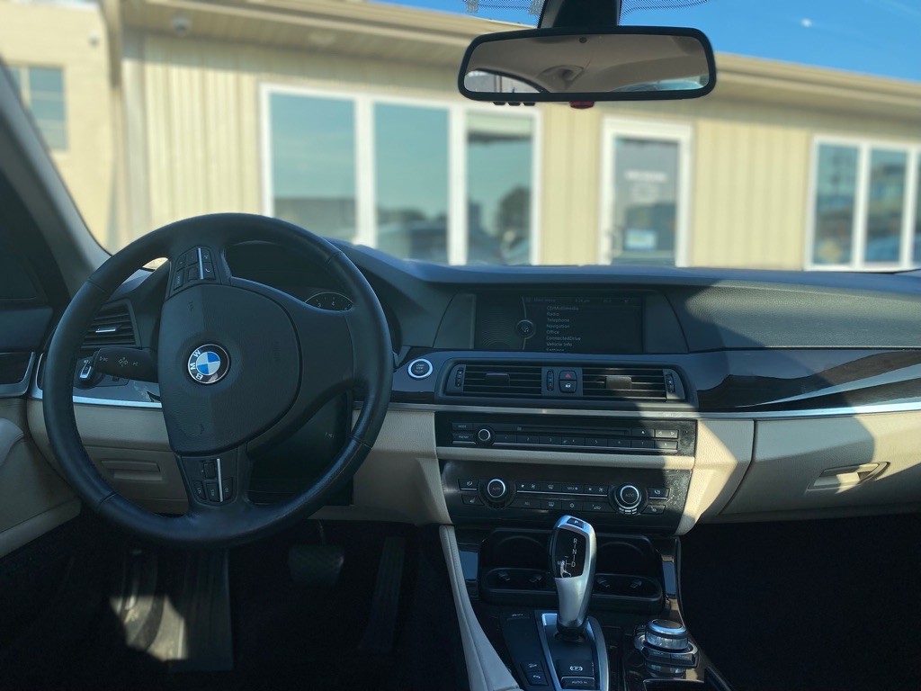 2011 BMW 5 Series Image 10