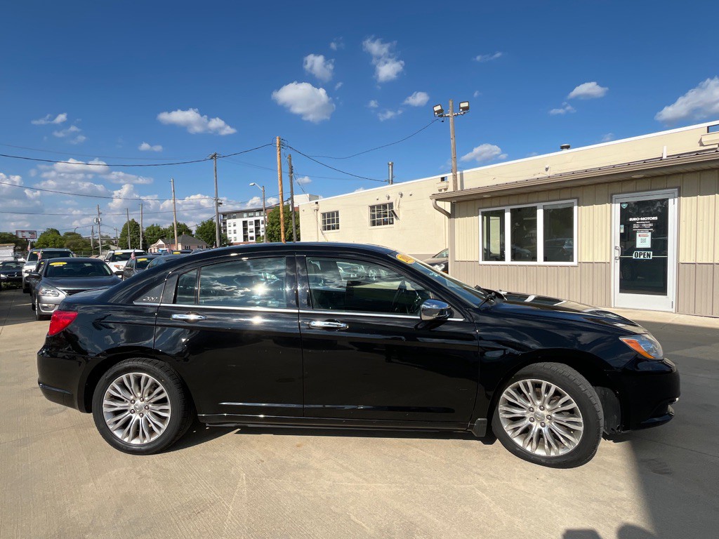 2013 Chrysler 200 Image 4
