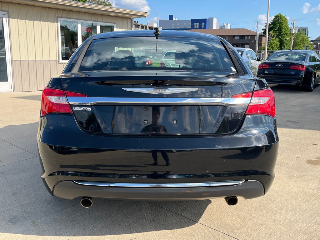 2013 Chrysler 200 Image 6