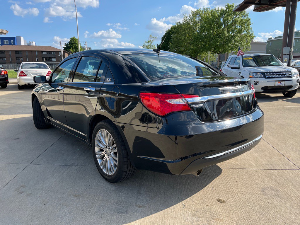 2013 Chrysler 200 Image 7