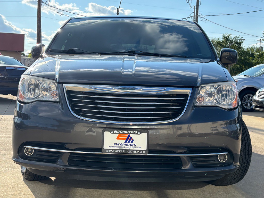 2014 Chrysler Town & Country Image 8