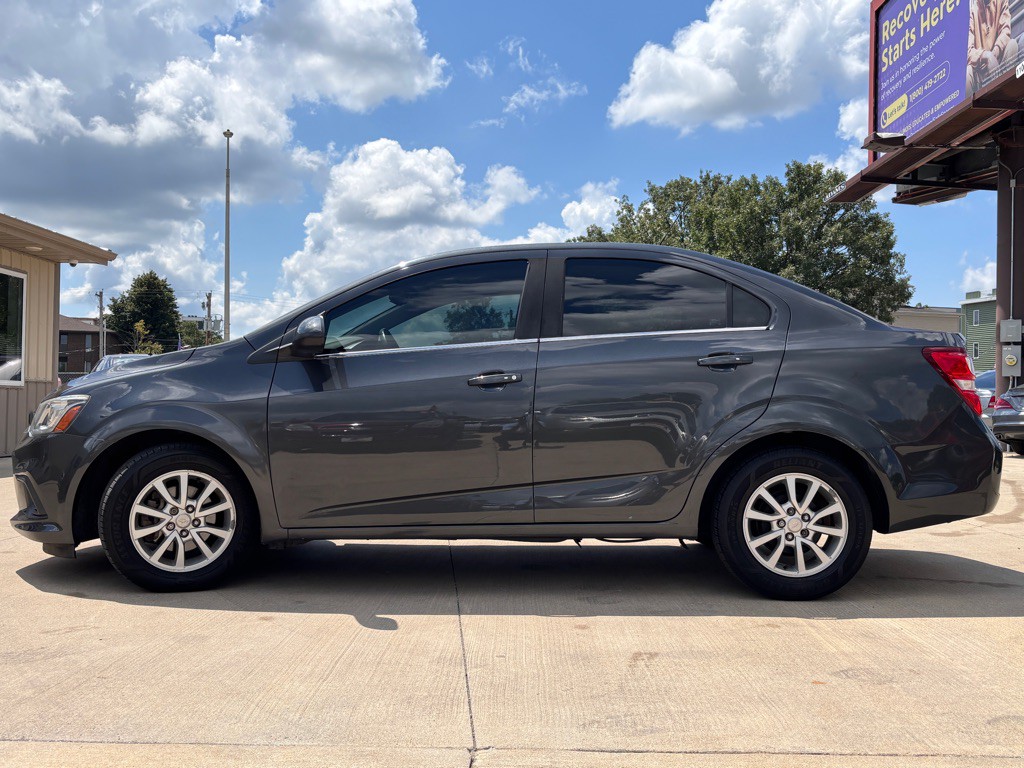 2017 Chevrolet Sonic Image 2
