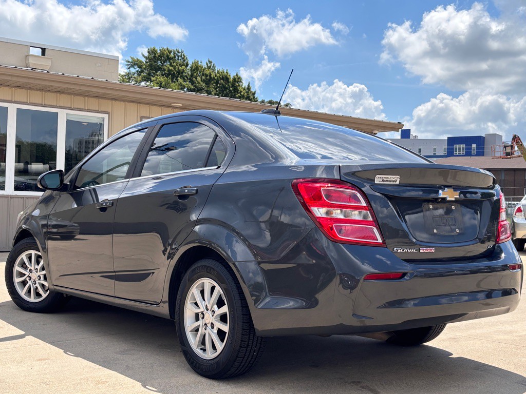 2017 Chevrolet Sonic Image 3