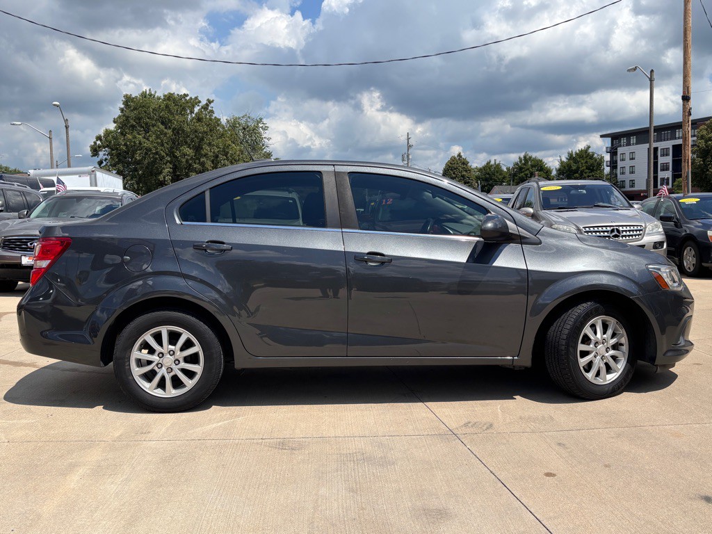 2017 Chevrolet Sonic Image 6