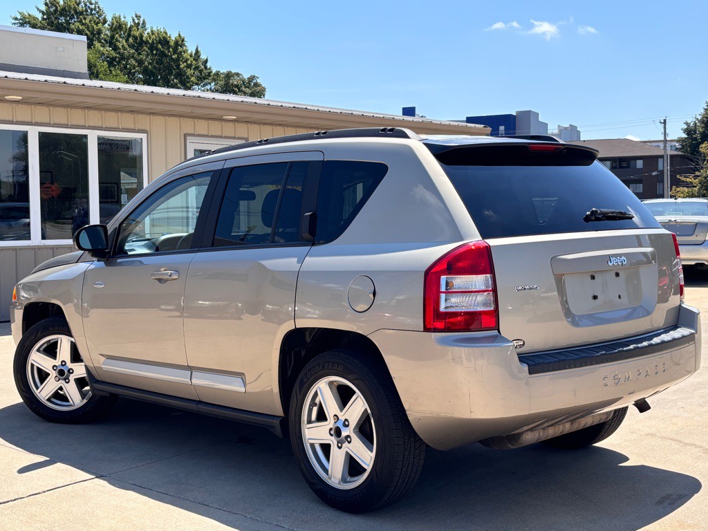2010 Jeep Compass Image 3