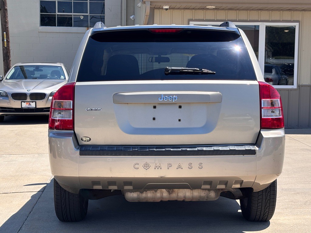 2010 Jeep Compass Image 4