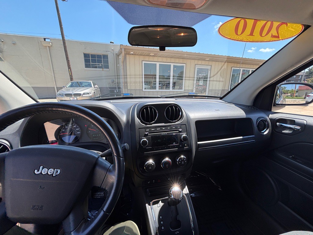 2010 Jeep Compass Image 9