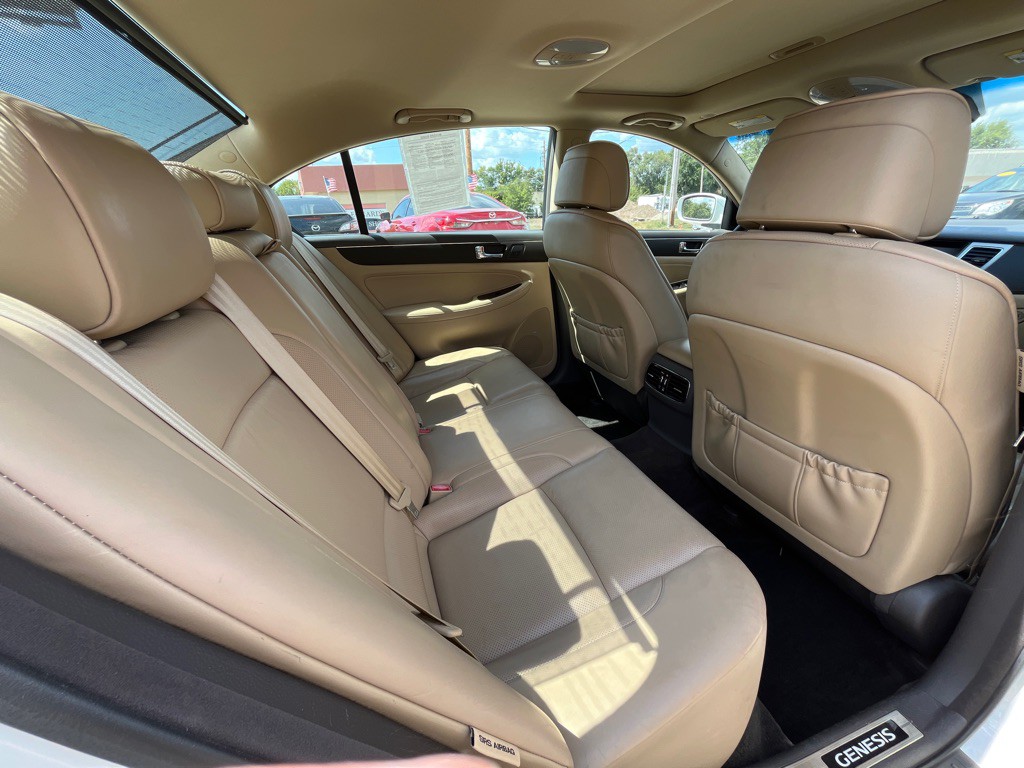 2009 Hyundai Genesis Image 10
