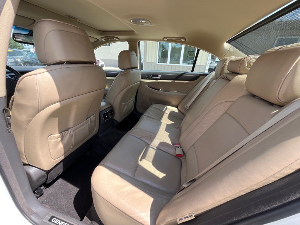 2009 Hyundai Genesis Image 11